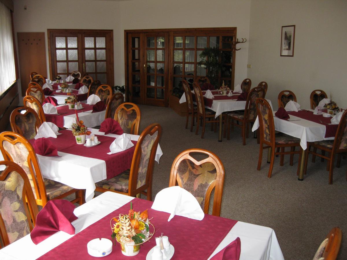Hotel Amos Fulnek 외부 사진